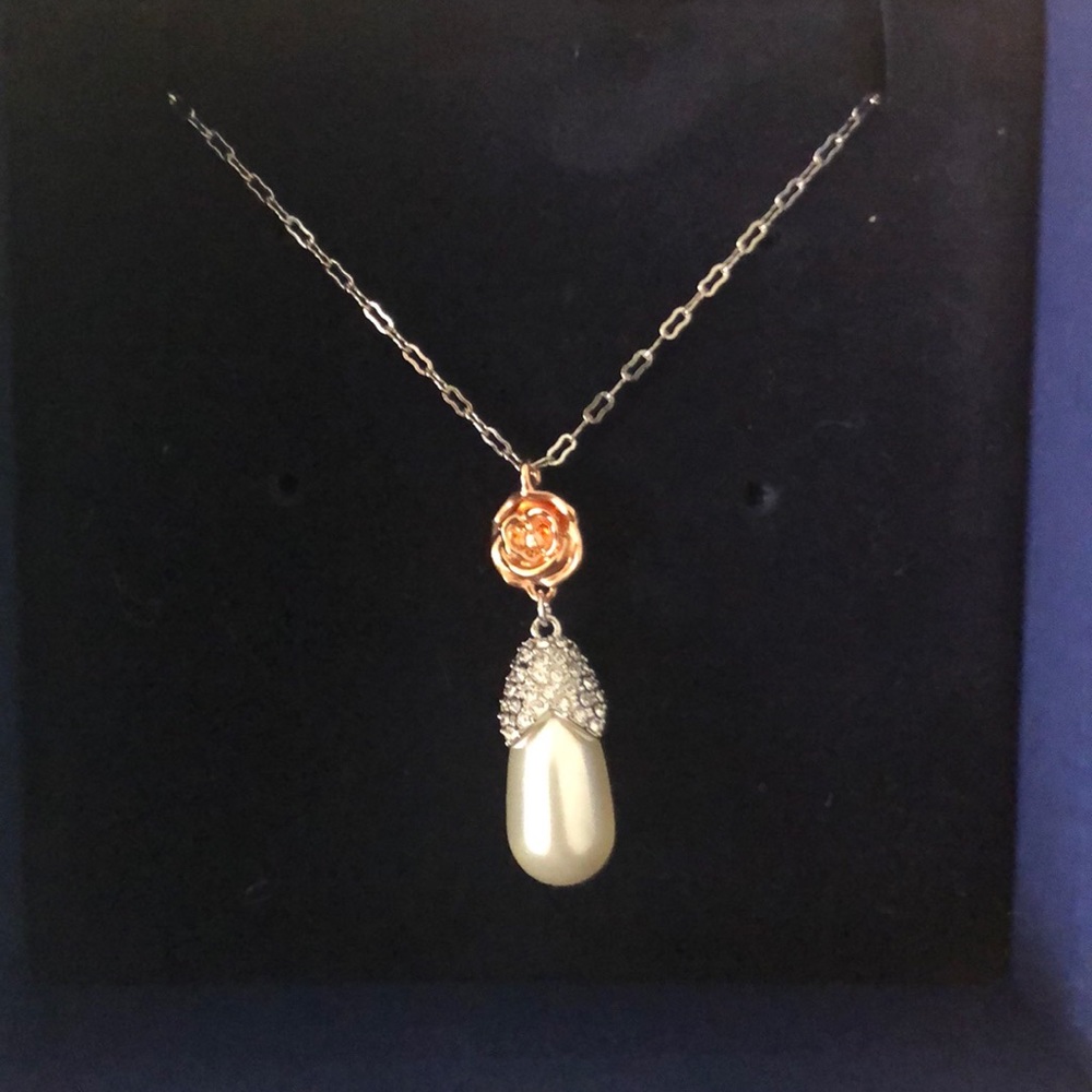 Swarovski R&J Pearl Pendant Necklace